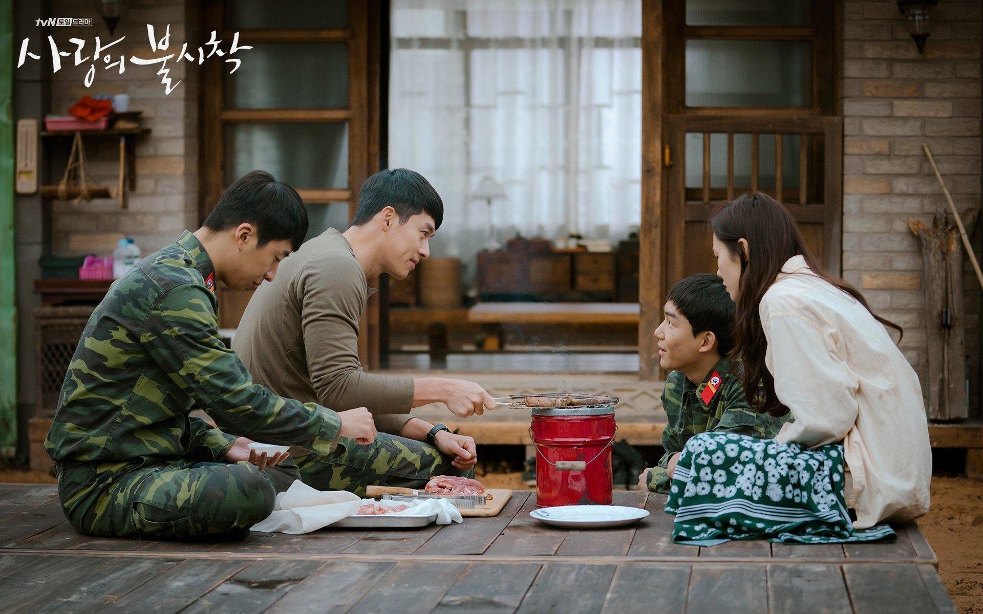 观众安全疏散系统接入赛事指挥平台统一调度，观众厅内疏散走道的净宽度应按每百人