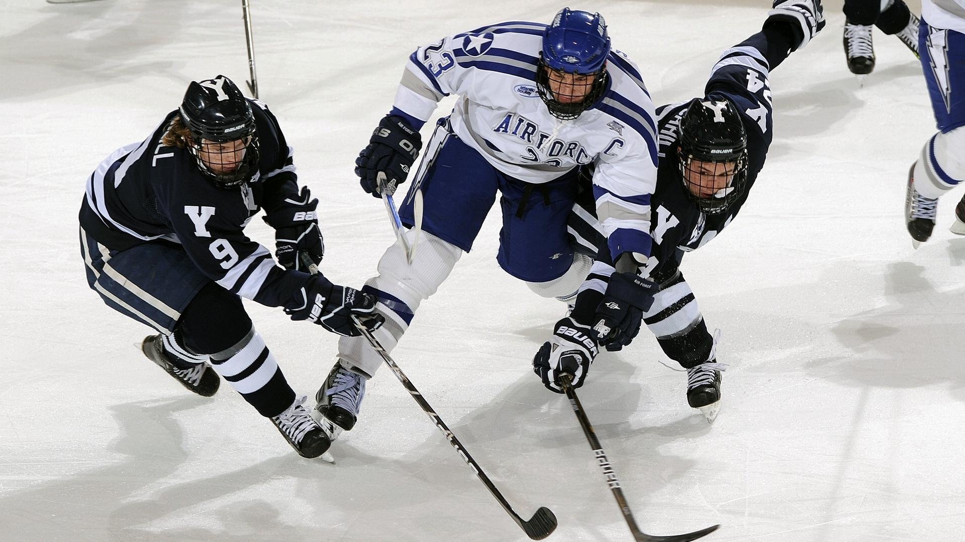 “马科斯·梅特罗的精准传球与冲刺能力,打破美洲狮队的进攻瓶颈”